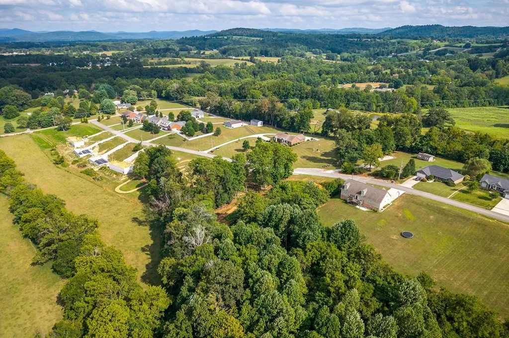1941 Bear Creek Point Cookeville TN 38506