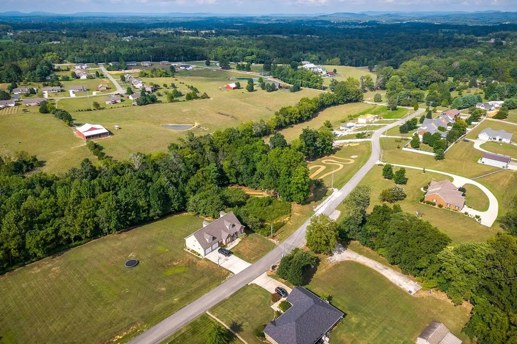 1941 Bear Creek Point Cookeville TN 38506