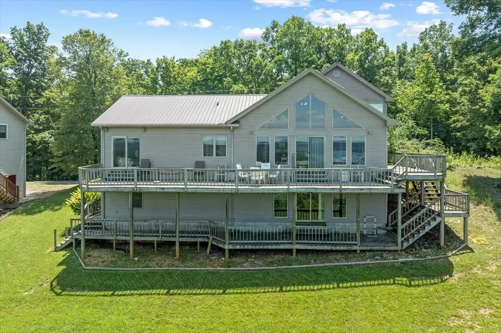 7380 Lillydale Road Byrdstown TN 38549
