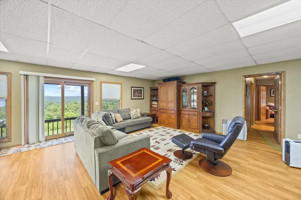 7380 Lillydale Road Byrdstown TN 38549