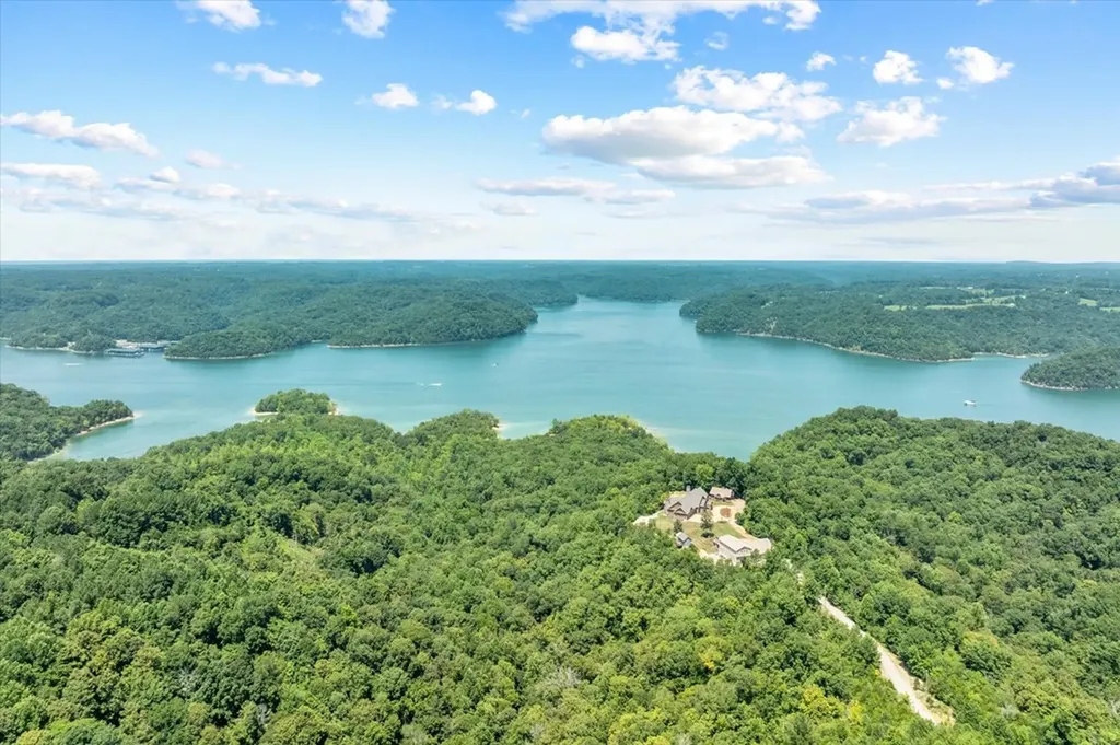 7380 Lillydale Road Byrdstown TN 38549