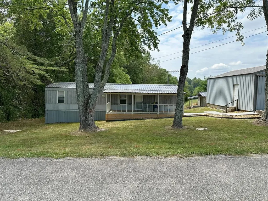 4250 Window Cliff Road Baxter TN 38544