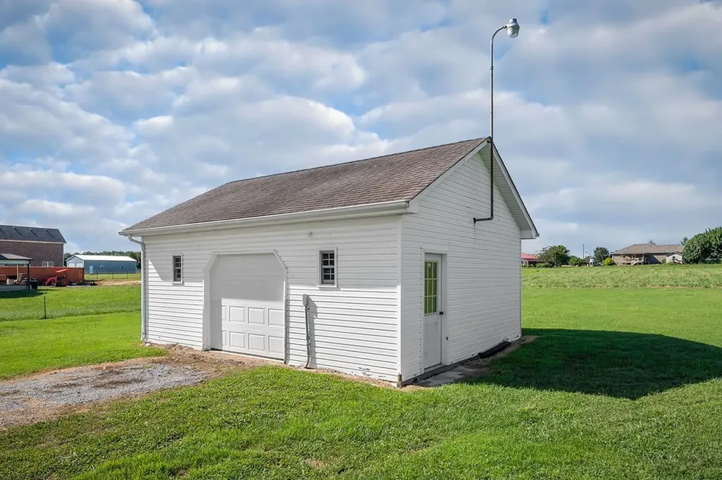 186 Pine Creek Drive Smithville TN 37166