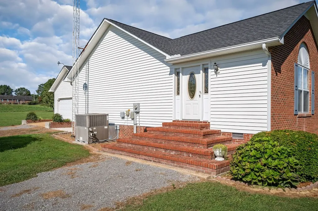 186 Pine Creek Drive Smithville TN 37166