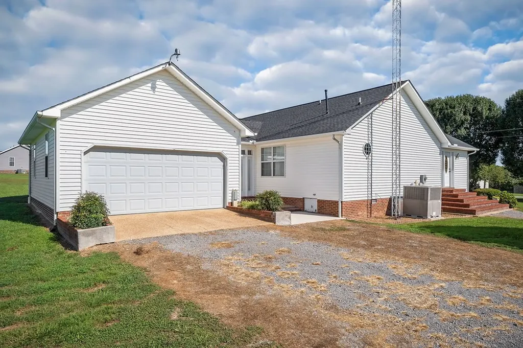 186 Pine Creek Drive Smithville TN 37166