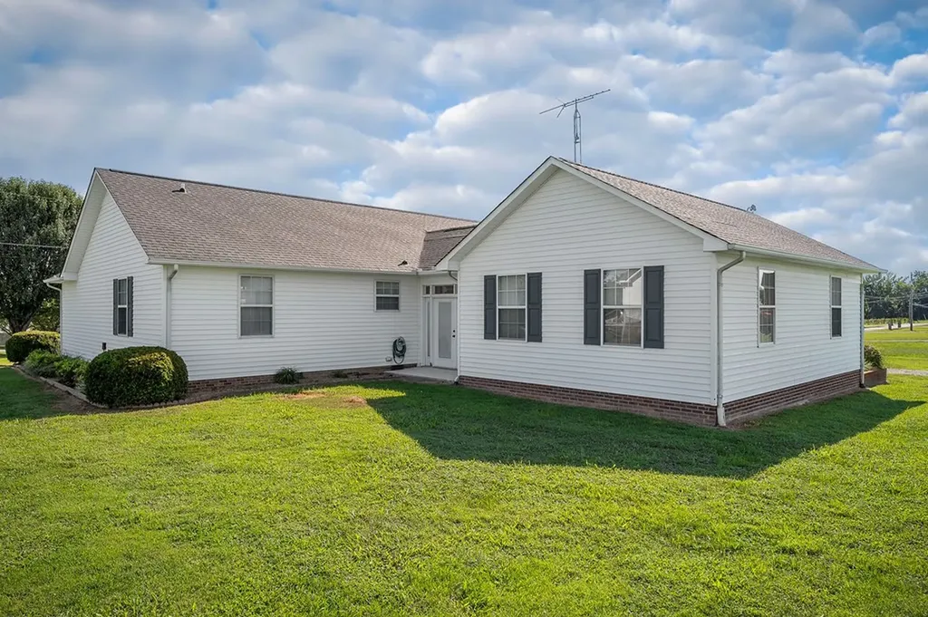 186 Pine Creek Drive Smithville TN 37166
