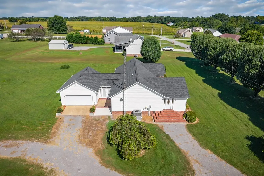 186 Pine Creek Drive Smithville TN 37166