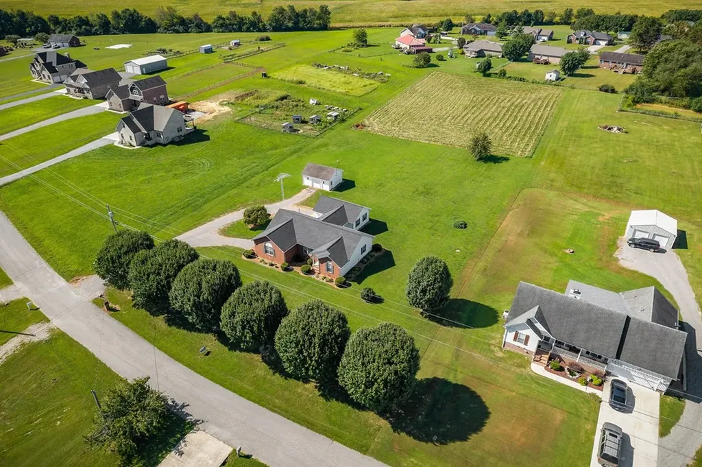 186 Pine Creek Drive Smithville TN 37166