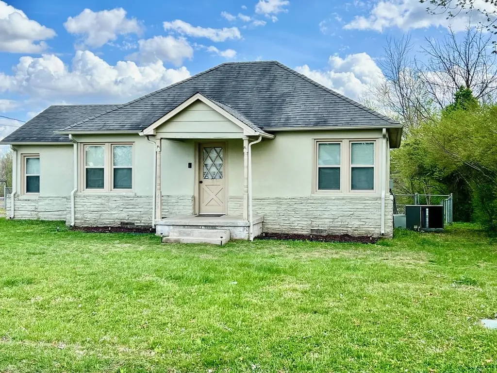 431 Elm Street Baxter TN 38544