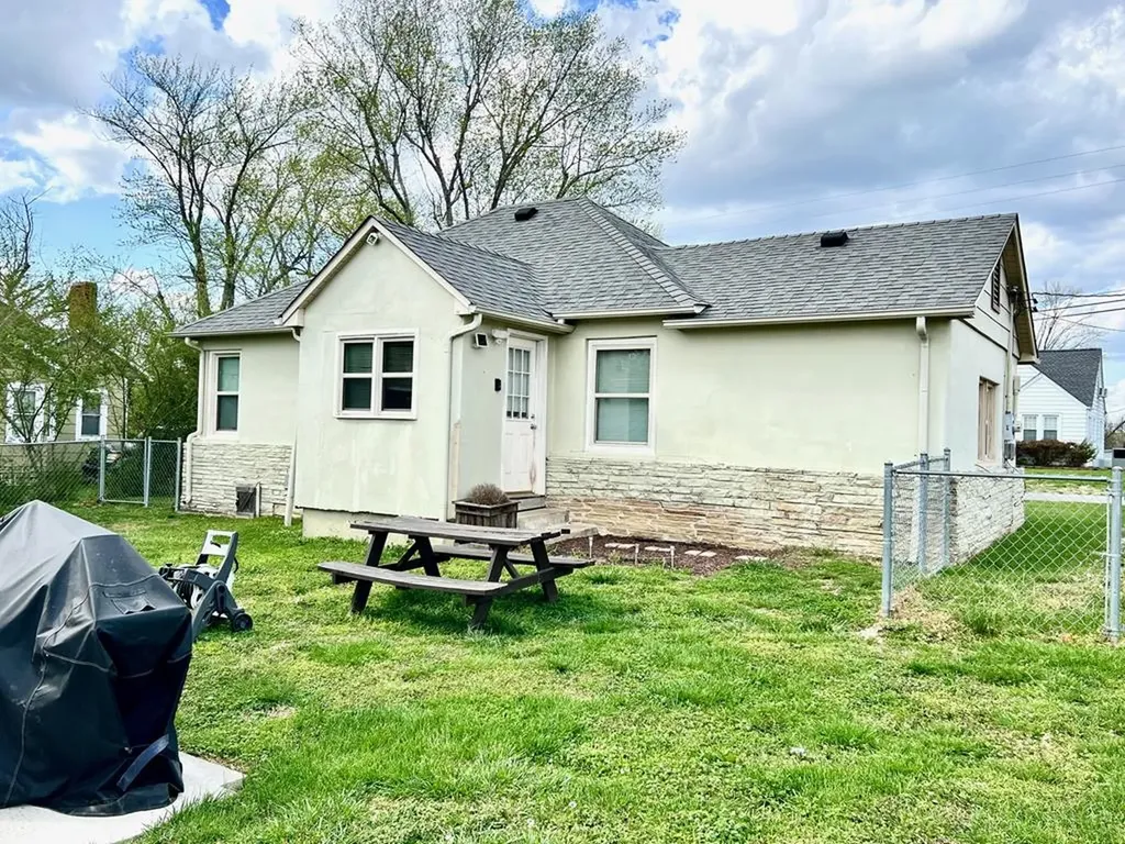 431 Elm Street Baxter TN 38544