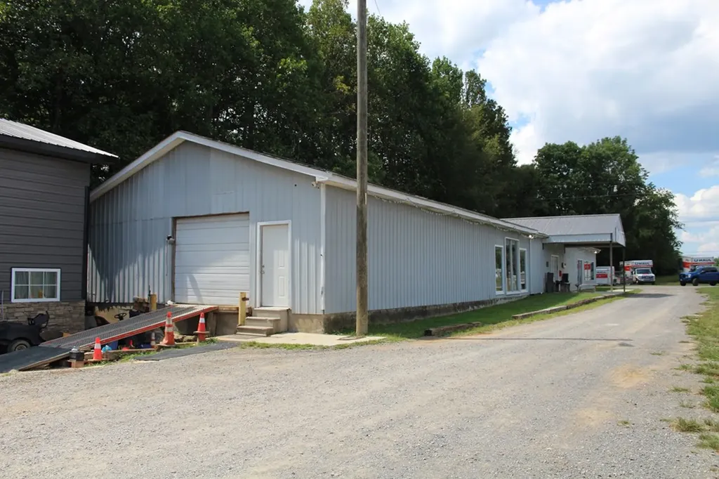 3818 S Grundy Quarles Highway Gainesboro TN 38562