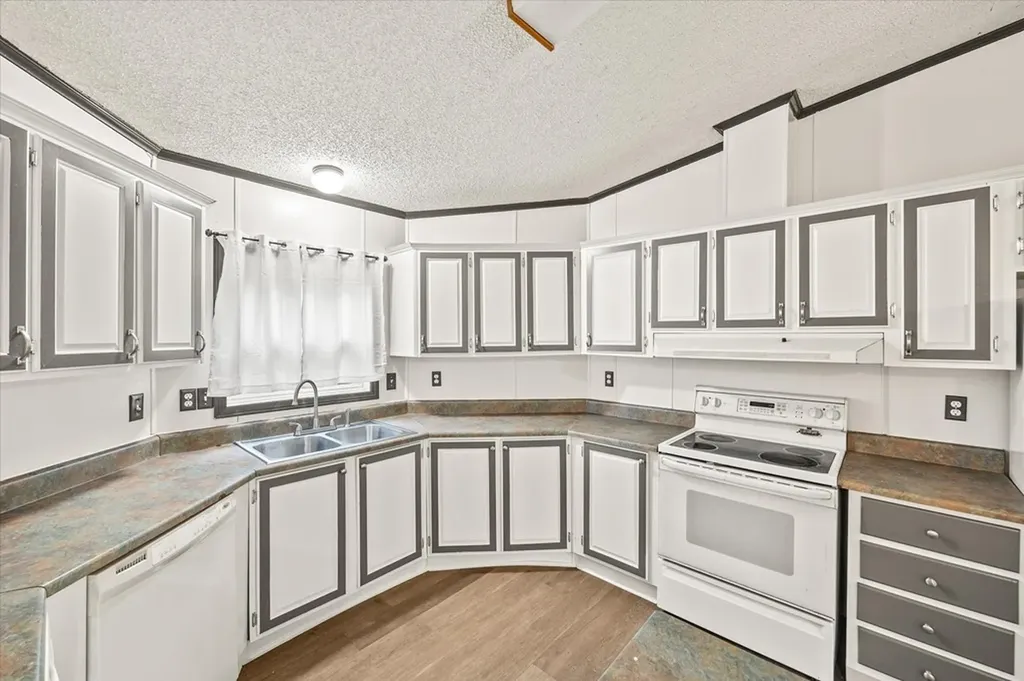 5992 Willow Grove Highway Allons TN 38541