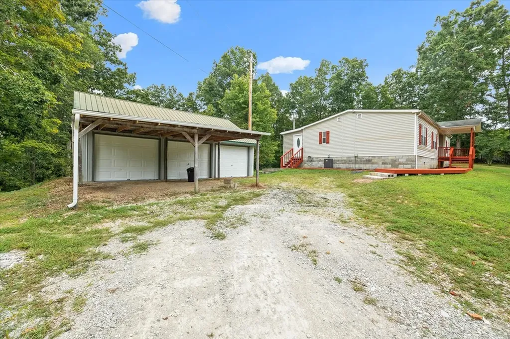 5992 Willow Grove Highway Allons TN 38541