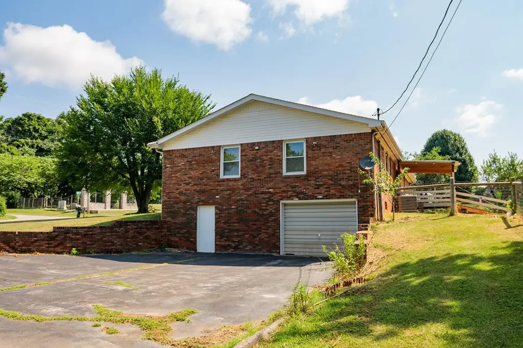 503 Evans Street Livingston TN 38570