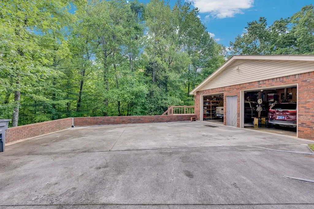 712 Callahan Road Monterey TN 38574