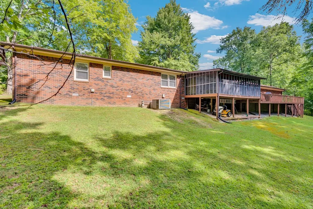 712 Callahan Road Monterey TN 38574