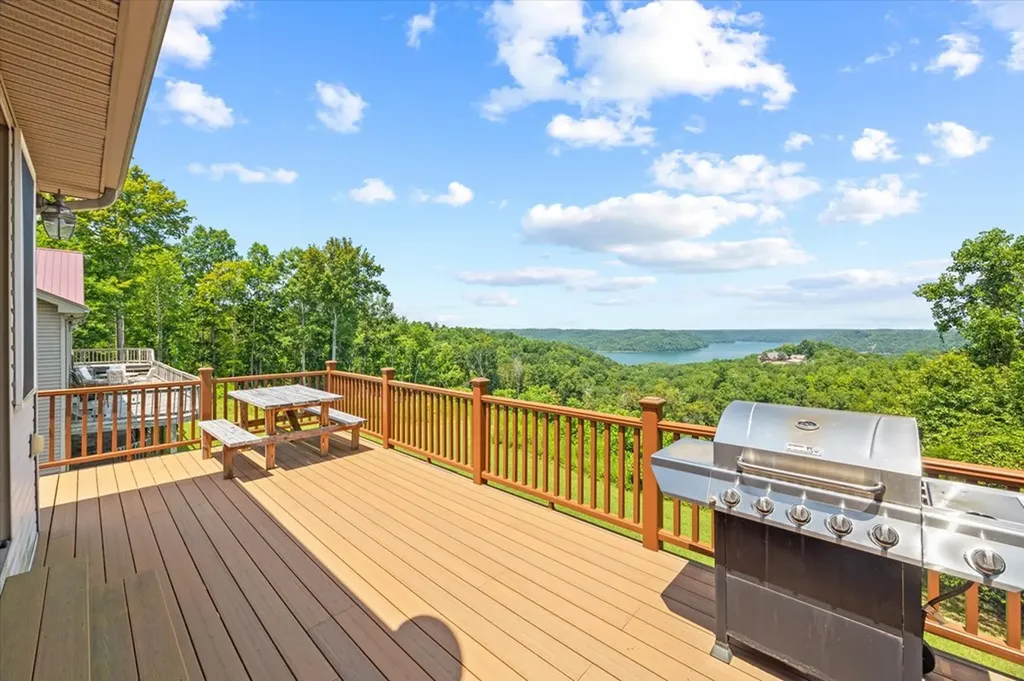 7378 Lillydale Road Byrdstown TN 38549