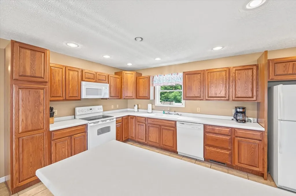 7378 Lillydale Road Byrdstown TN 38549