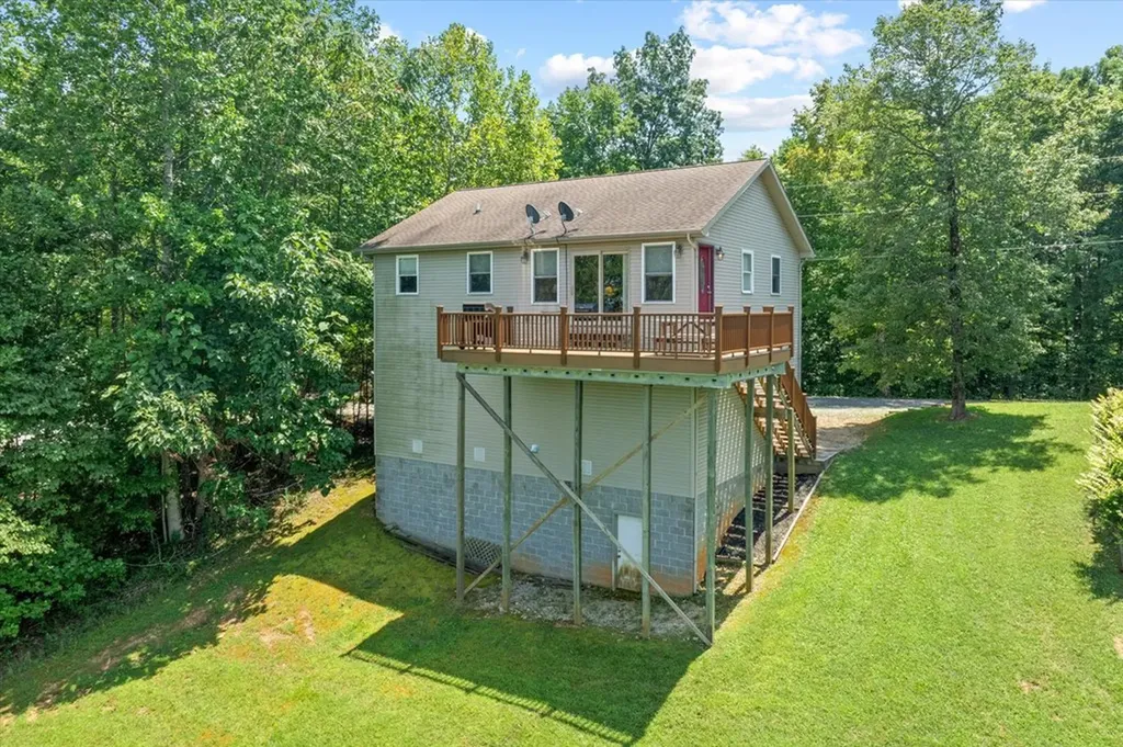 7378 Lillydale Road Byrdstown TN 38549