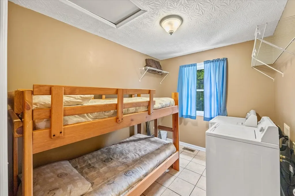 7378 Lillydale Road Byrdstown TN 38549