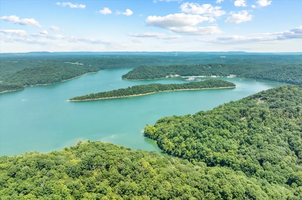 7378 Lillydale Road Byrdstown TN 38549