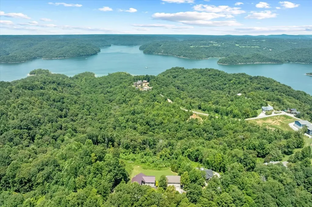 7378 Lillydale Road Byrdstown TN 38549