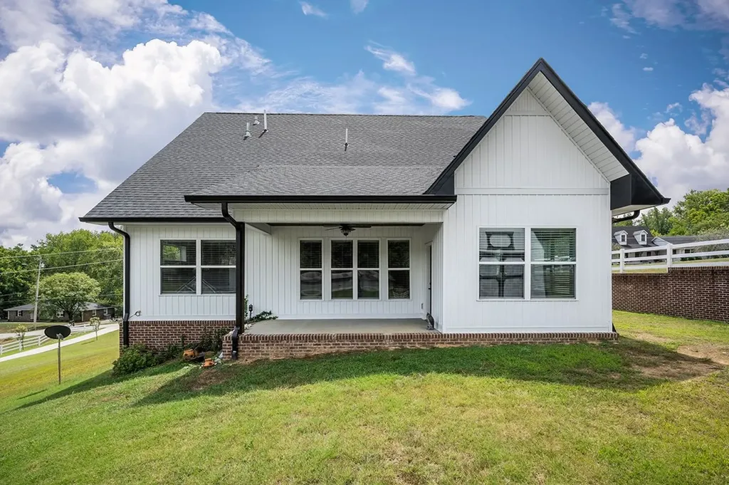 733 Jackson Avenue Carthage TN 37030