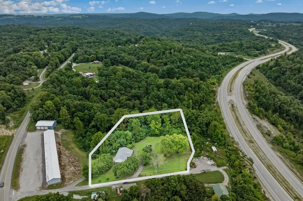 55 N Charles Geralds Road Celina TN 38551