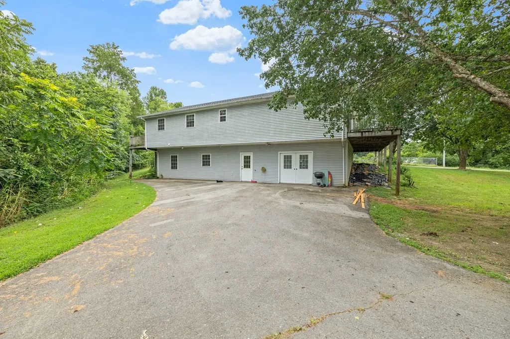 55 N Charles Geralds Road Celina TN 38551