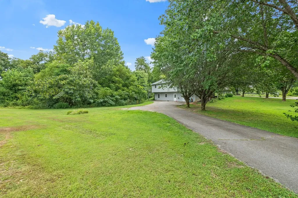 55 N Charles Geralds Road Celina TN 38551