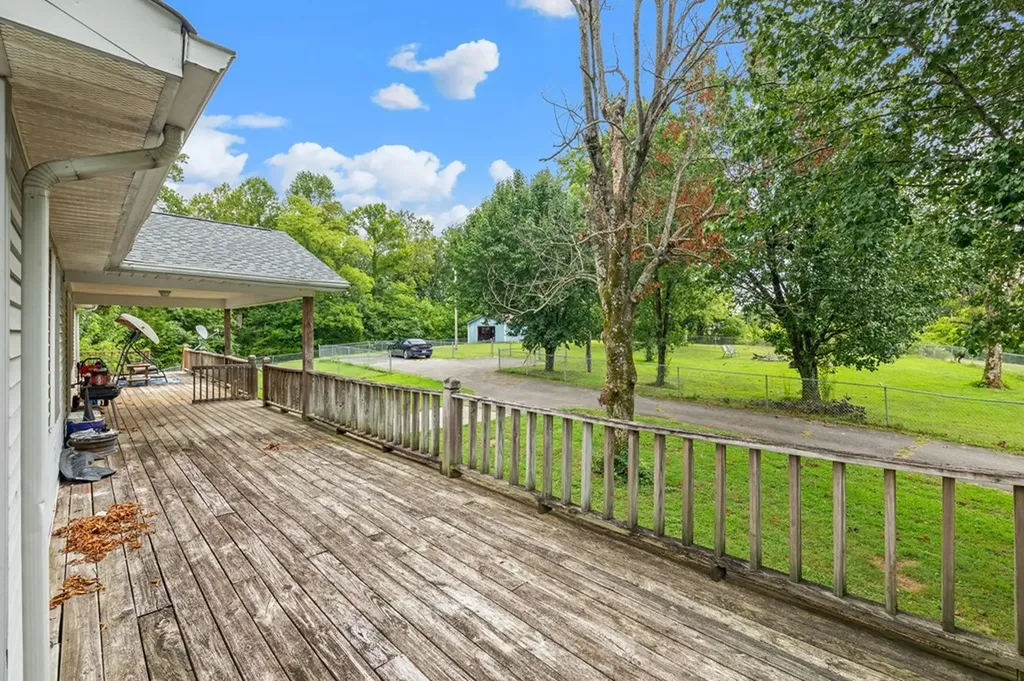 55 N Charles Geralds Road Celina TN 38551