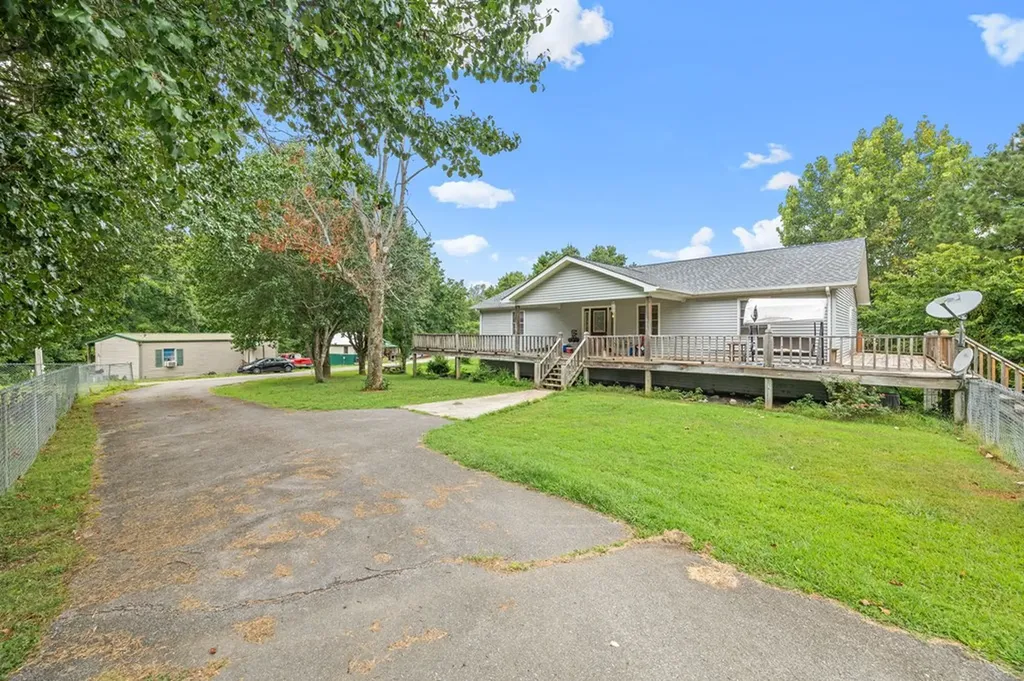 55 N Charles Geralds Road Celina TN 38551