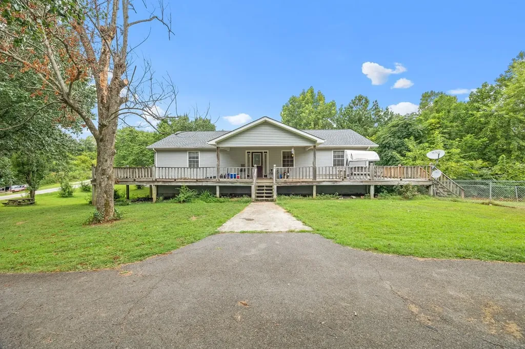 55 N Charles Geralds Road Celina TN 38551