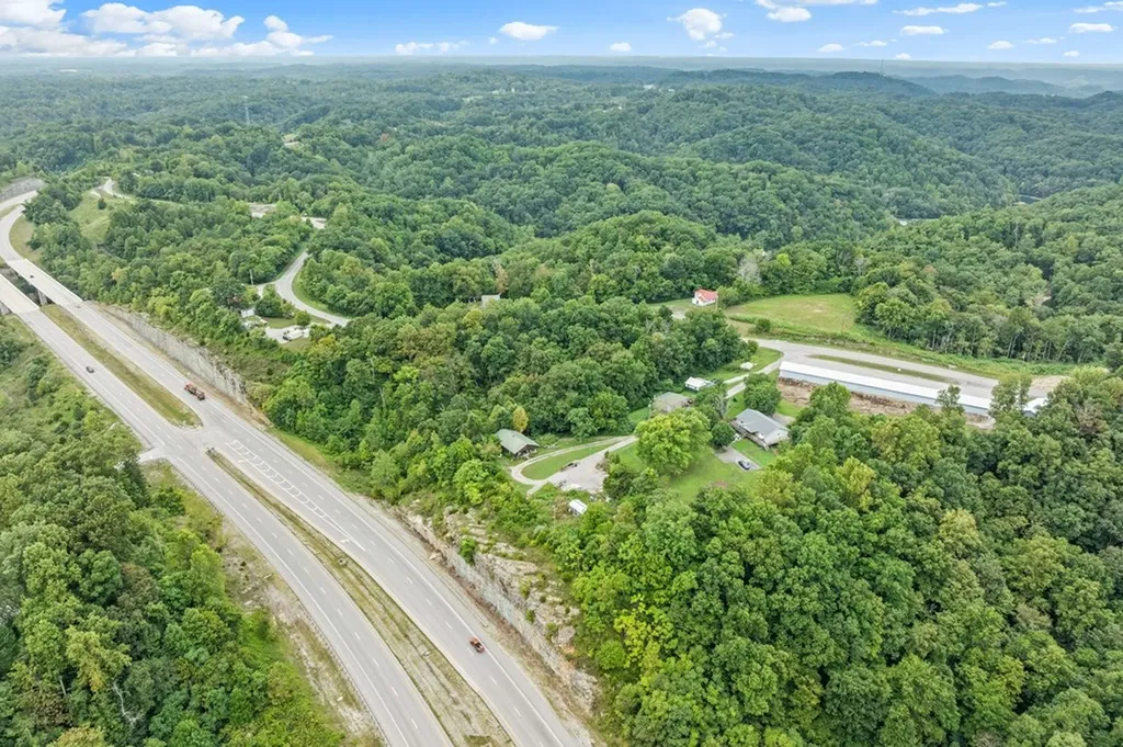 55 N Charles Geralds Road Celina TN 38551