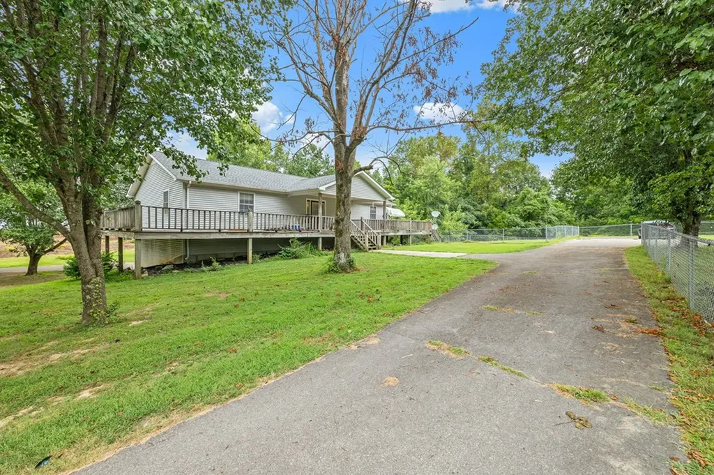 55 N Charles Geralds Road Celina TN 38551