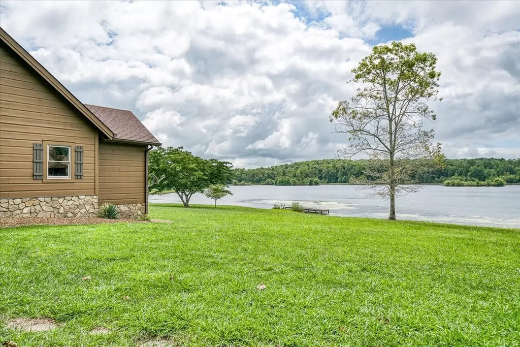 2442 Long Branch Road Spencer TN 38585