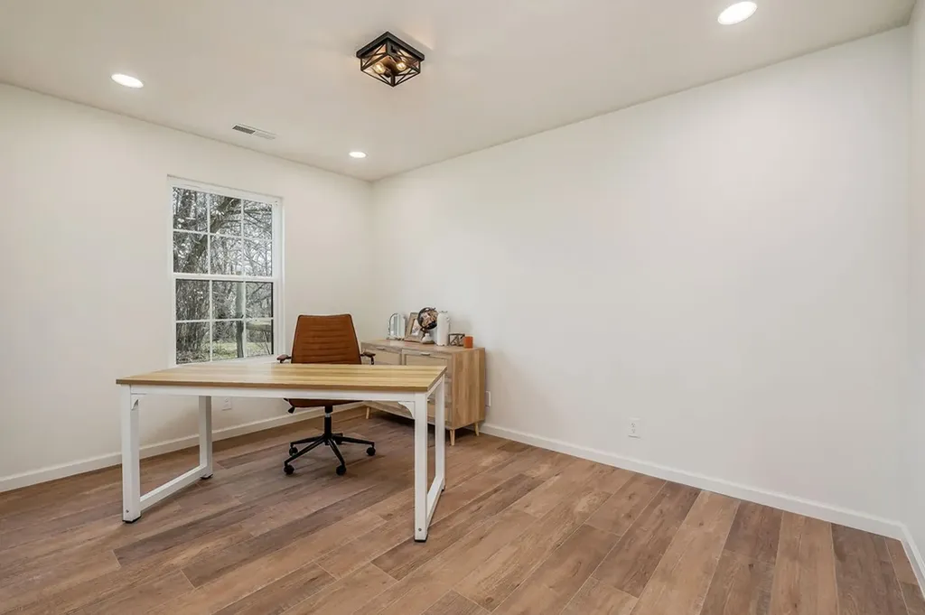 10065 Sparta Highway Crossville TN 38572