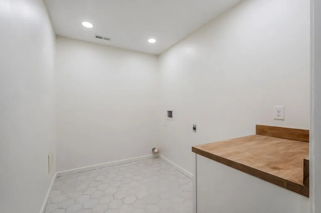 10065 Sparta Highway Crossville TN 38572