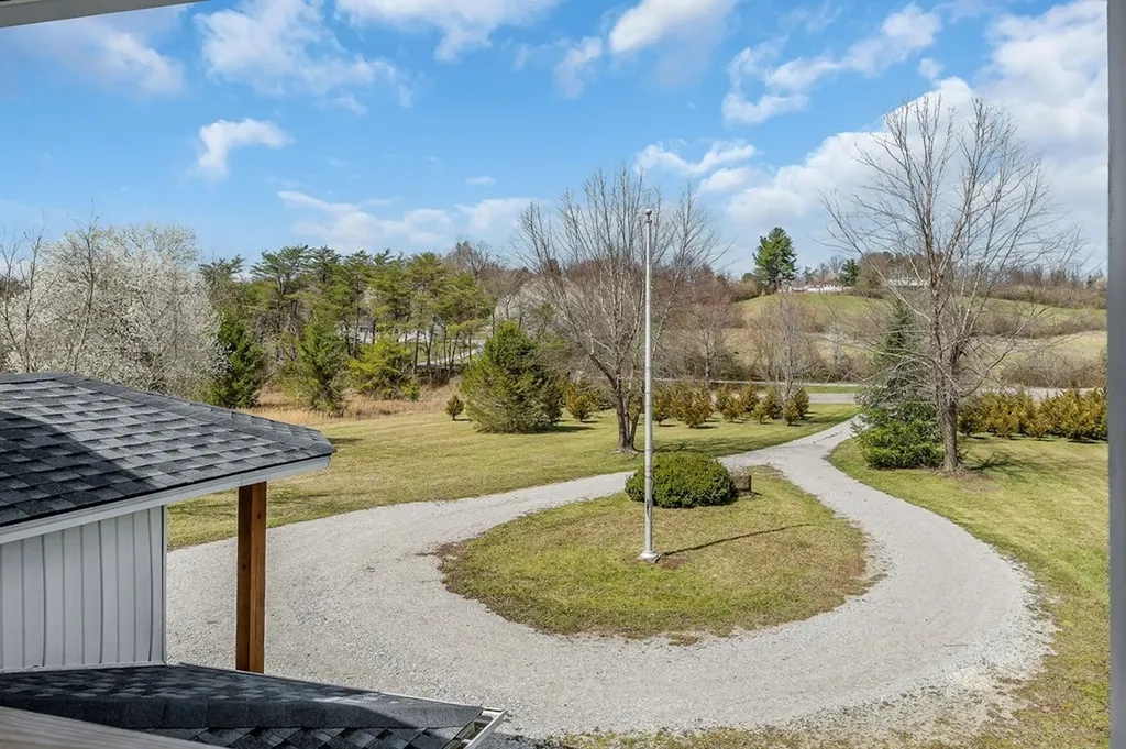 10065 Sparta Highway Crossville TN 38572