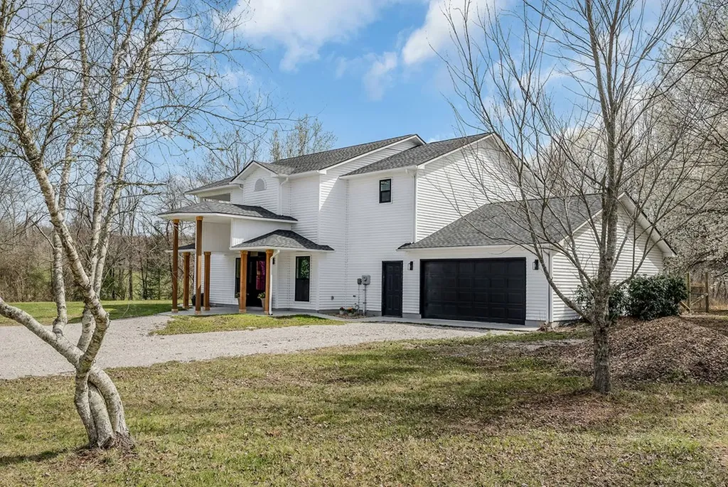 10065 Sparta Highway Crossville TN 38572