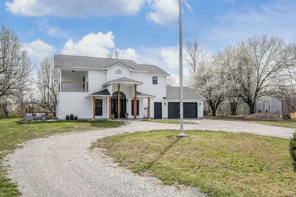 10065 Sparta Highway Crossville TN 38572