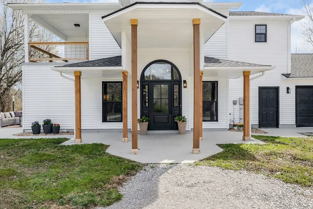 10065 Sparta Highway Crossville TN 38572