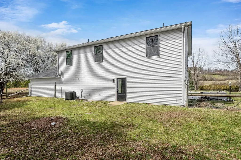 10065 Sparta Highway Crossville TN 38572