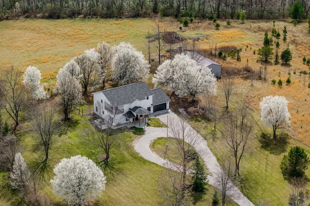 10065 Sparta Highway Crossville TN 38572