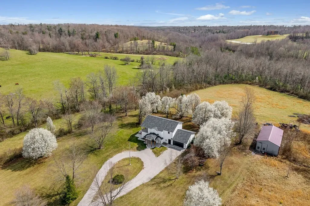 10065 Sparta Highway Crossville TN 38572