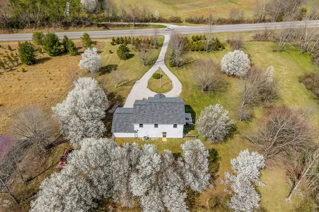 10065 Sparta Highway Crossville TN 38572