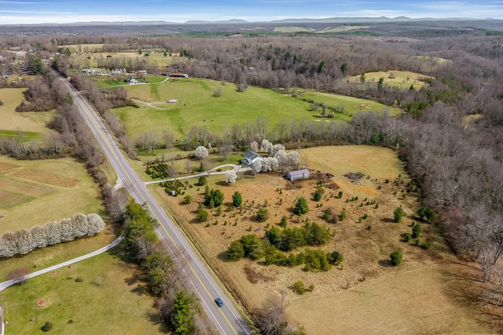 10065 Sparta Highway Crossville TN 38572