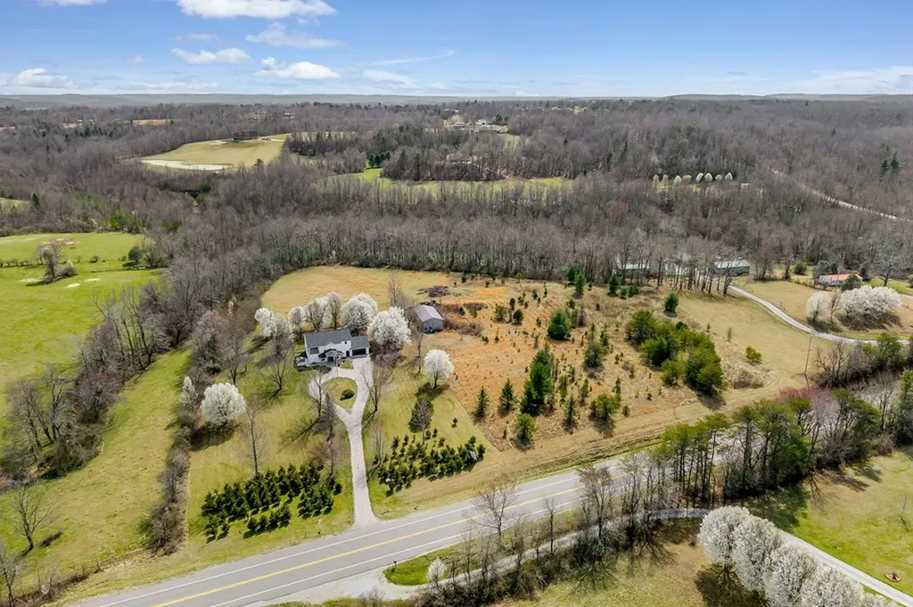 10065 Sparta Highway Crossville TN 38572