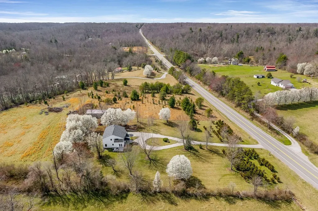 10065 Sparta Highway Crossville TN 38572