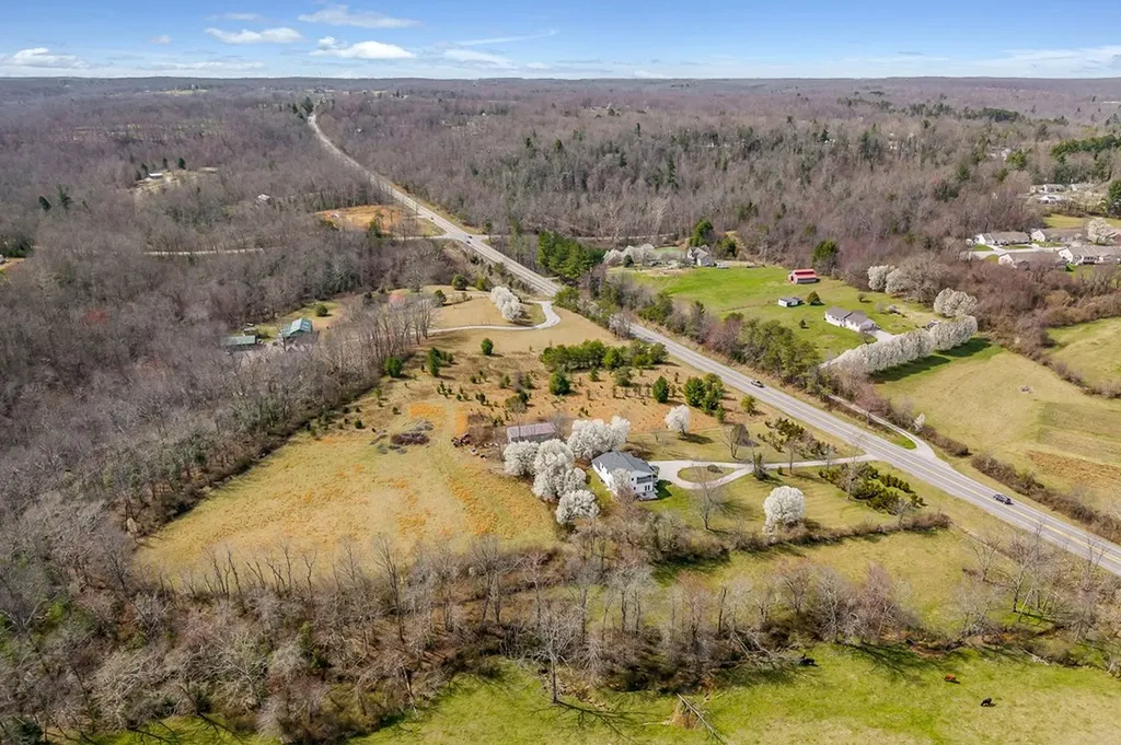 10065 Sparta Highway Crossville TN 38572